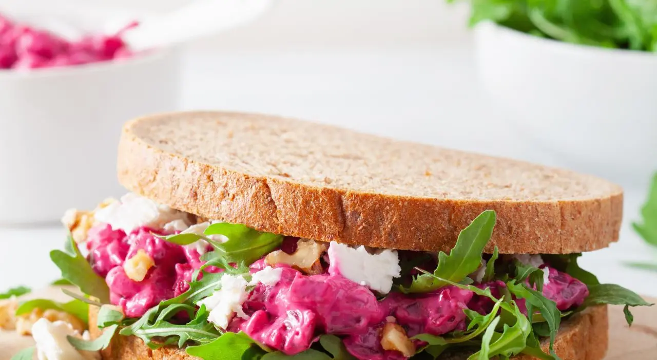 beetroot-feta-cheese-sandwich-with-walnuts-rocket (1)