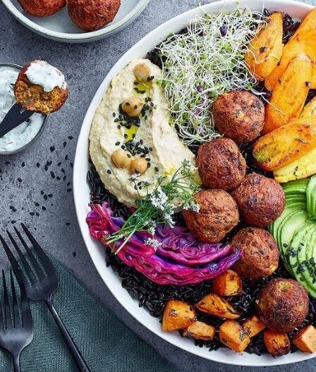 buddha bowl aux falafels & tzatziki